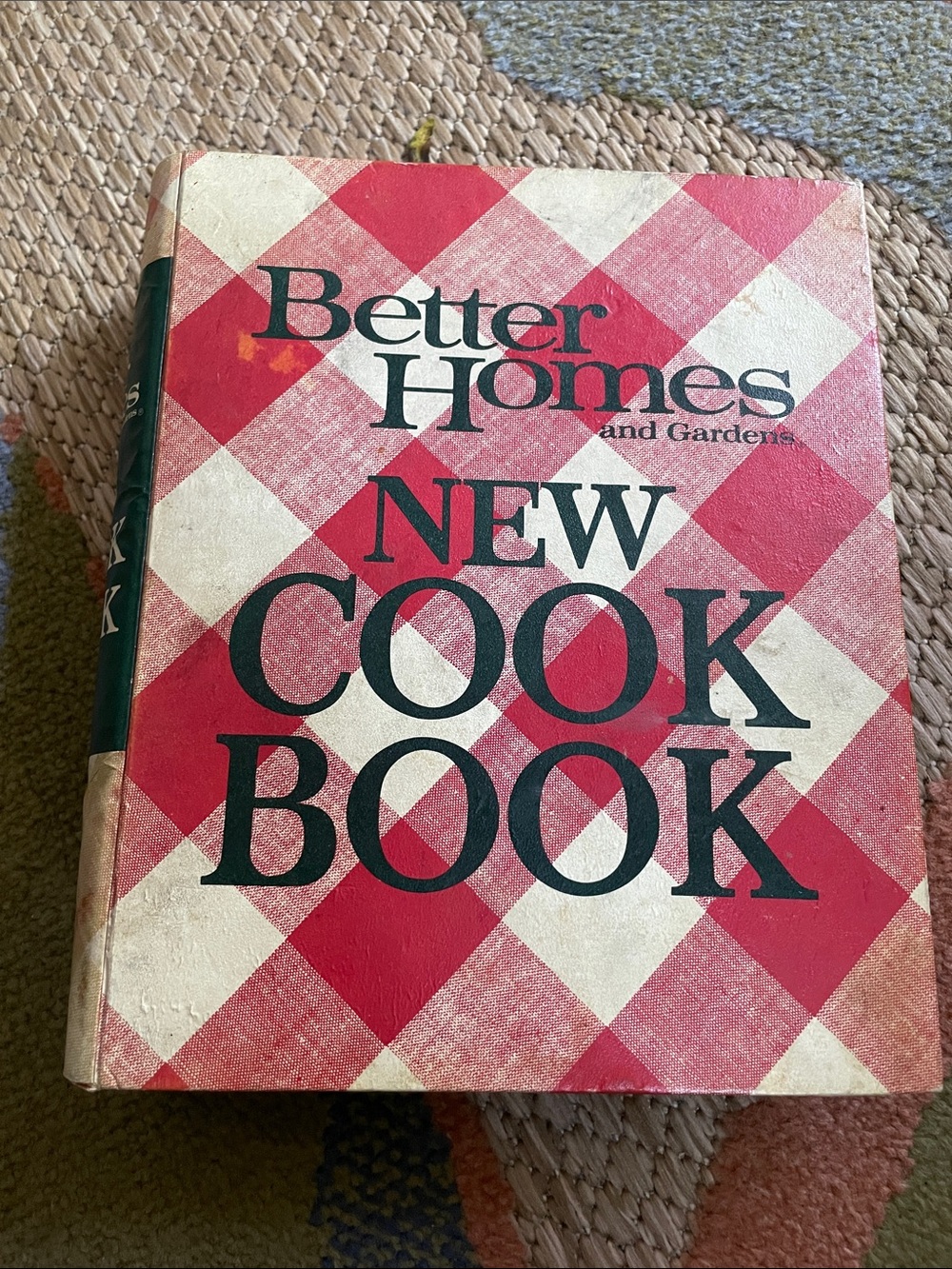 Better Homes And Gardens Red and Cream Gingham Cookbook
